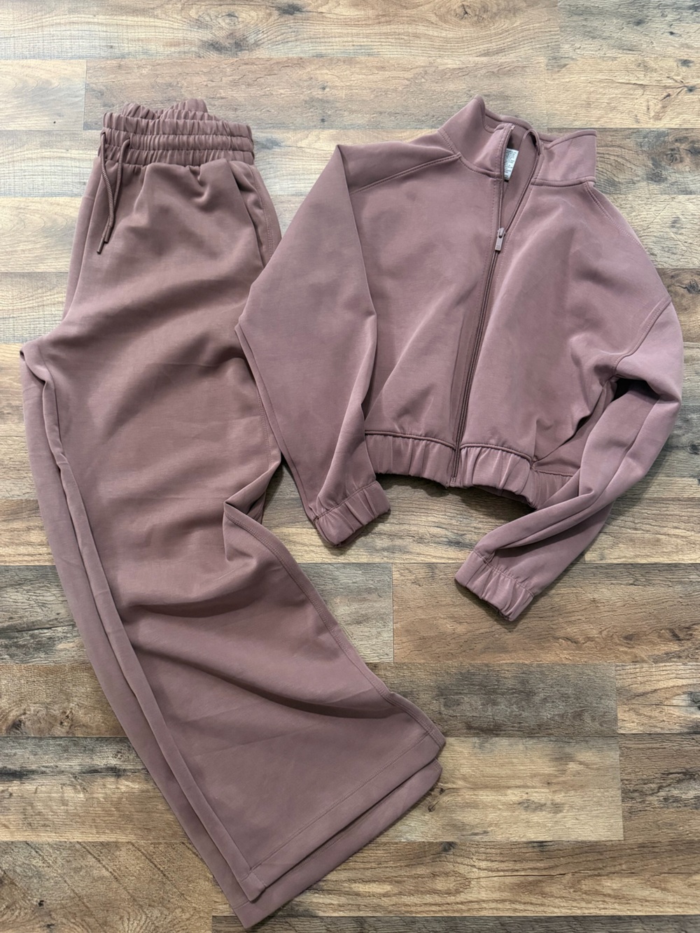 All in motion • Airy Sleek Women's Mauve Cropped Zip Jacket & Wide Leg Pants Set